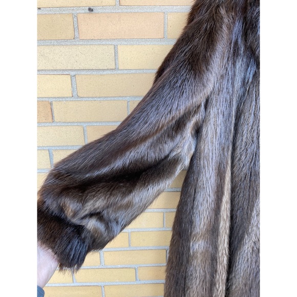 Stunning Vintage Beaver Fur Coat in Pristine Condition - Picture 2 of 5